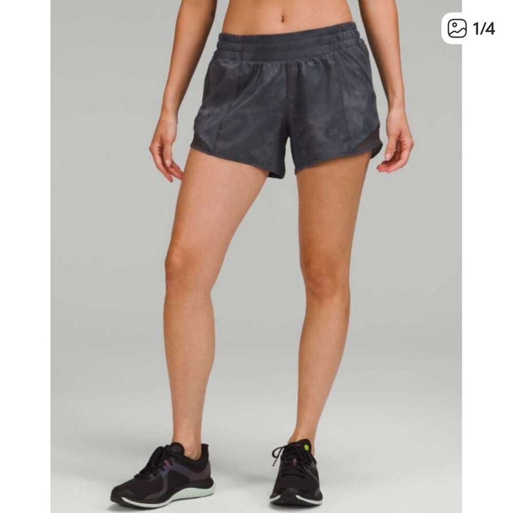 Lululemon Athletica hotty hot low rise shorts size 6